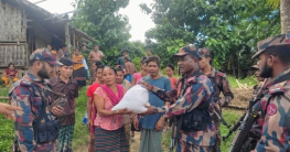 বাবুছড়ায় বন্যার্তদের ত্রাণ সহায়তা দিল ৭ বিজিবি