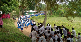 তবলছড়িতে শিক্ষকের পদত্যাগের দাবিতে শিক্ষার্থীদের বিক্ষোভ